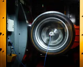 Foto Anvelopele Pirelli, testate la viteze de 500 km/oră pentru a creşte siguranţa lor
