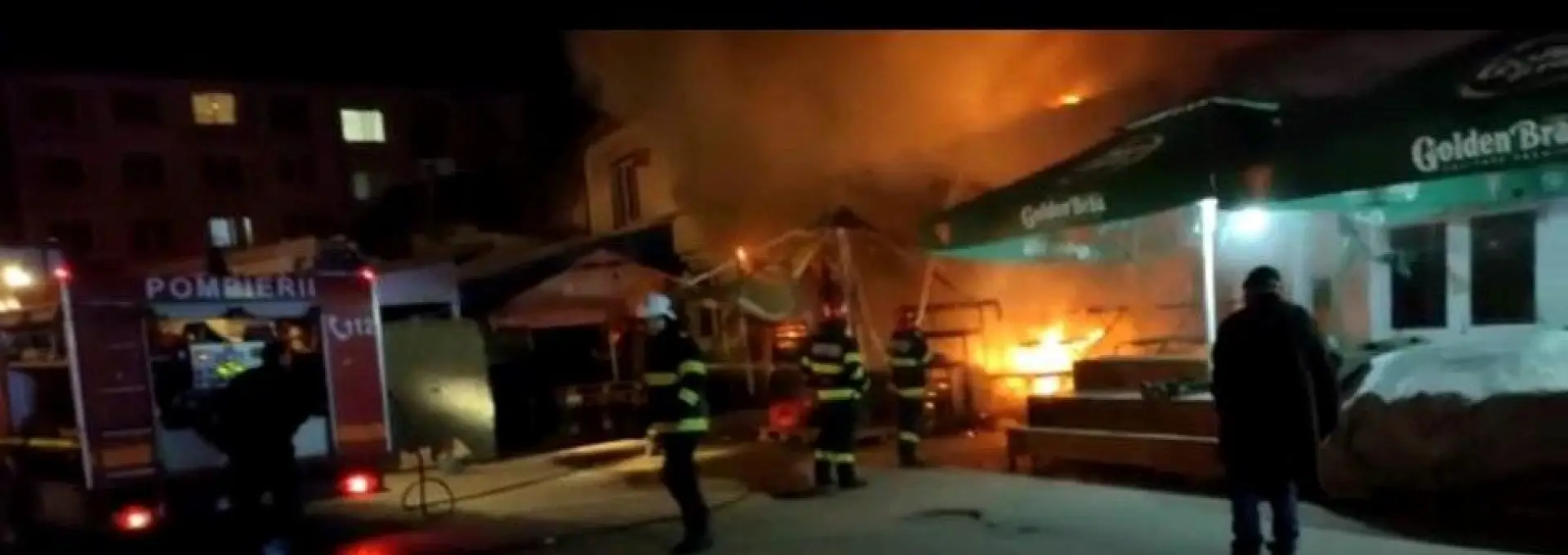 Foto VIDEO. Incendiu în Piaţa Zahana. Două depozite de marfă au fost distruse