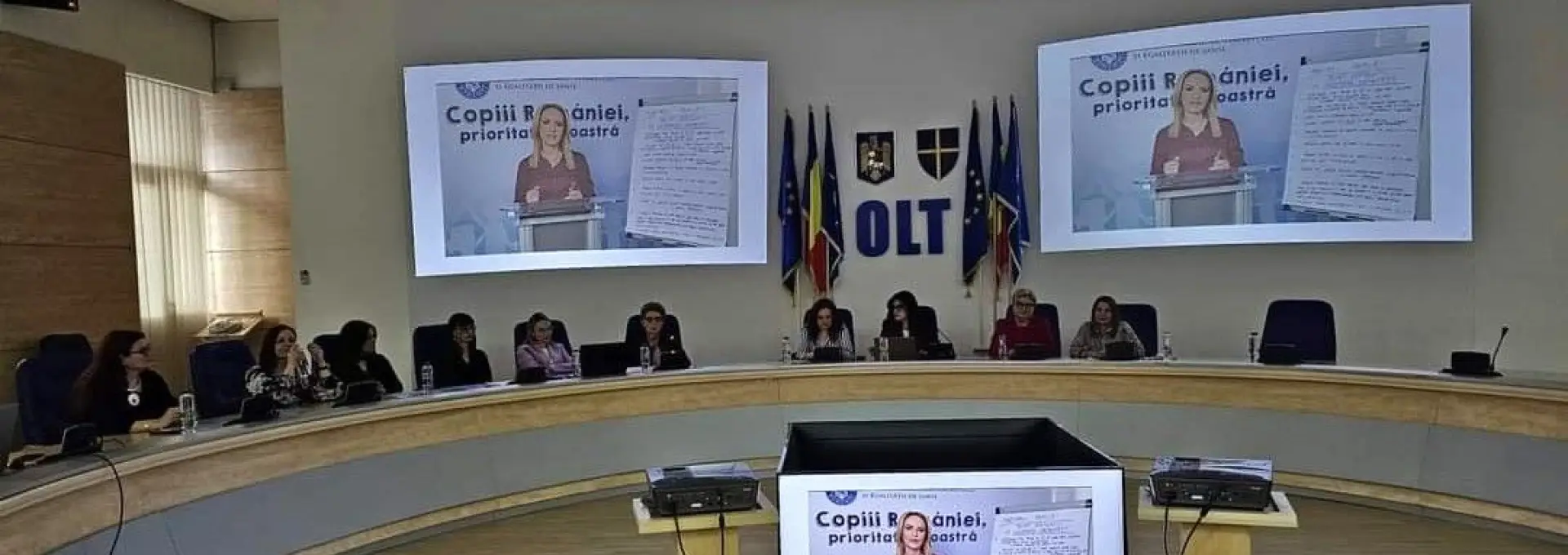 Foto FOTO. Dezbateri despre măsurile de sprijin pentru familii şi copii, cu femeile social-democrate, în sala de şedinţe a CJ Olt
