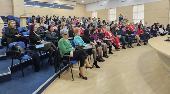Foto FOTO. Dezbateri despre măsurile de sprijin pentru familii şi copii, cu femeile social-democrate, în sala de şedinţe a CJ Olt