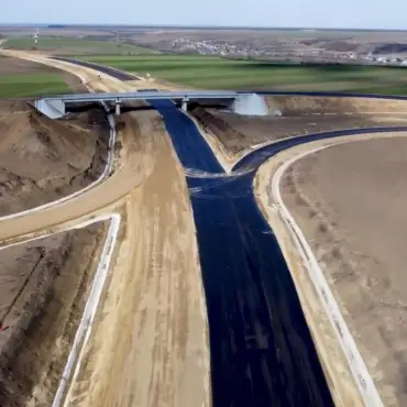 Foto FOTO. Stadiul lucrărilor la tronsonul Drumului Expres, Slatina-Coloneşti, este de 70%