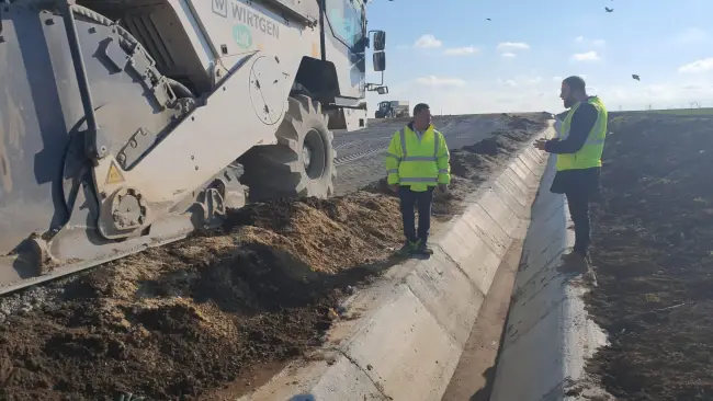 Foto FOTO. Stadiul lucrărilor la tronsonul Drumului Expres, Slatina-Coloneşti, este de 70%