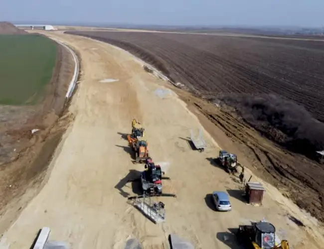 Foto FOTO. Stadiul lucrărilor la tronsonul Drumului Expres, Slatina-Coloneşti, este de 70%