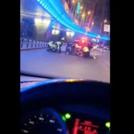 Foto Amendă de 4.000 de lei, pentru un motociclist din Craiova, care a fugit de un control rutier și a avariat o autospecială a poliției