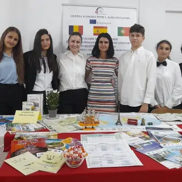 Foto Liceul Tehnologic „Petre S. Aurelian” implementează un proiect prin care va introduce o nouă disciplină la clasele Turism şi Alimentaţie