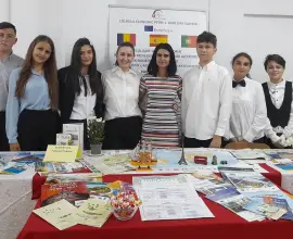 Foto Liceul Tehnologic „Petre S. Aurelian” implementează un proiect prin care va introduce o nouă disciplină la clasele Turism şi Alimentaţie