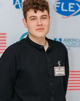 Foto Alexandru Drăghia, elev al Liceului „Mihai Viteazul” Caracal, admis la Harvard