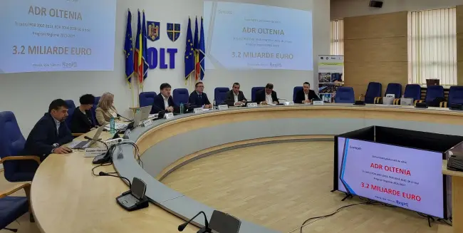 Foto Întâlnire de lucru cu autoritățile locale din județ, organizată de ADR Sud-Vest Oltenia, în sala de şedinte a CJ Olt (FOTO)