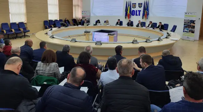 Foto Întâlnire de lucru cu autoritățile locale din județ, organizată de ADR Sud-Vest Oltenia, în sala de şedinte a CJ Olt (FOTO)
