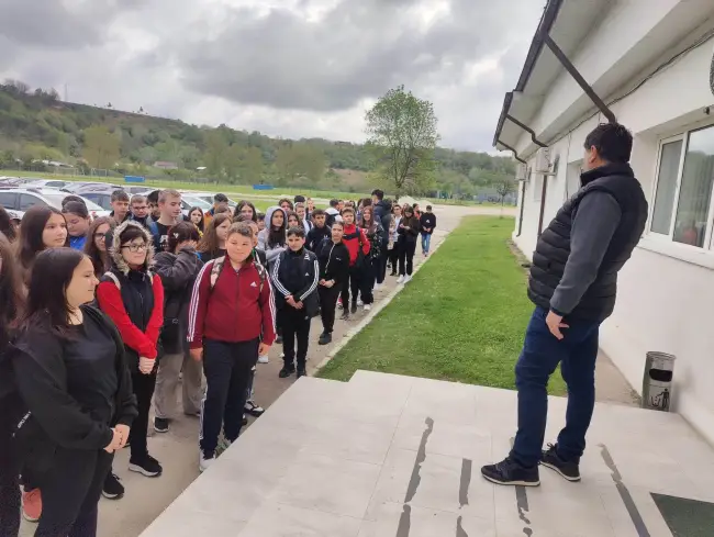 Foto FOTO. Elevi ai Liceului cu Program Sportiv, întâlnire cu jucătorii echipei CSM Slatina