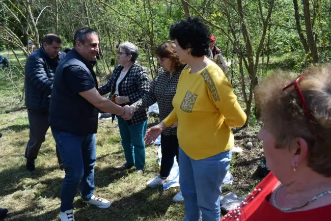Foto FOTO. PSD Slatina păstrează tradiţia de 1 Mai. Întâlnire cu membrii şi simpatizanţii, la iarbă verde