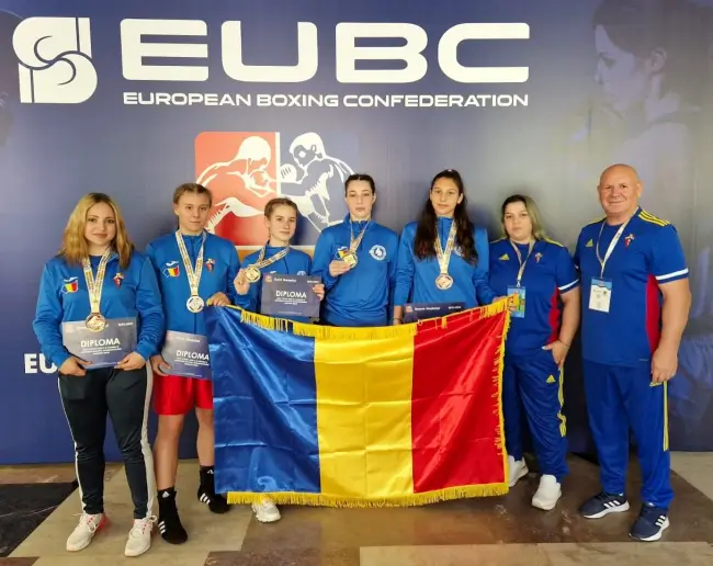 Foto FOTO. Pugilista Centrului Olimpic de Pregătire a Junioarelor, de la Slatina, Mihaela Bădescu, campioană europeană. Argint şi pentru Arun Tudoroiu