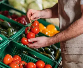 Foto Laboratorul DSVSA Olt a lucrat 47 de probe pentru determinarea pesticidelor din fructe şi legume