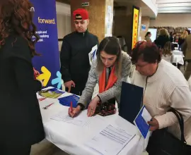 Foto VIDEO&FOTO. Multe persoane interesate de găsirea unui loc de muncă în cadrul Bursei organizate la Slatina