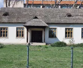 Foto Primăria din Scorniceşti transformă în azil de bătrâni şcoala unde a învăţat Nicolae Caeuşescu (FOTO)