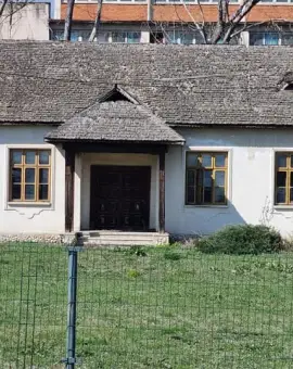 Foto Primăria din Scorniceşti transformă în azil de bătrâni şcoala unde a învăţat Nicolae Caeuşescu (FOTO)