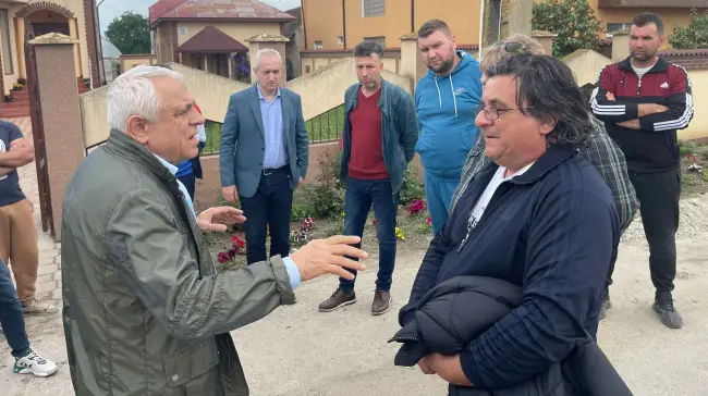 Foto FOTO&VIDEO. Petre Daea vizită fulger la Izbiceni. Controlul, după o sesizare că se folosesc substanţe interzise pentru a se grăbi coacerea tomatelor