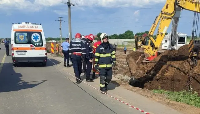 Foto FOTO&VIDEO. Persoană prinsă sub un mal de pământ, la Caracal