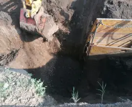 Foto VIDEO. A murit muncitorul prins sub un mal de pământ, la Caracal   
