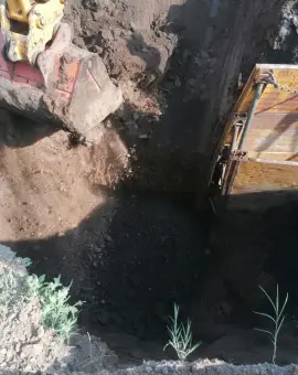 Foto VIDEO. A murit muncitorul prins sub un mal de pământ, la Caracal   