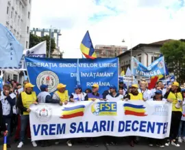 Foto Guvernul anunţă creşterea salariului cu 1.000 lei brut lunar pentru personalul didactic şi 400 lei brut lunar pentru cel nedidactic. Sindicatele aşteptate să răspundă ofertei