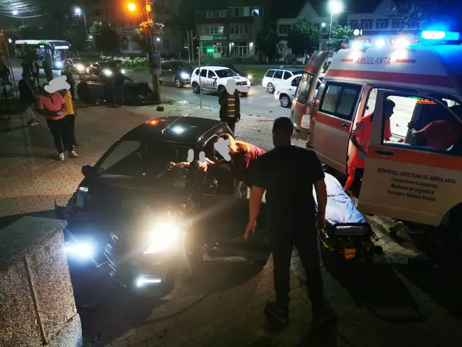 Foto VIDEO&FOTO. Accident cu trei maşini implicate, în Slatina