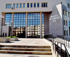 Foto Condamnare la închisoare pentru un bărbat din Tia Mare, care şi-a bătut tatăl imobilizat la pat şi l-a tăiat în zona gâtului