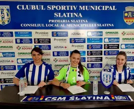 Foto Trei junioare ale clubului, în vârstă de 16 ani, cooptate în echipa pentru Divizia A