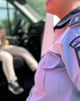 Foto Trei tineri din Piatra-Olt, care au furat dintr-un magazin, reţinuţi de poliţişti