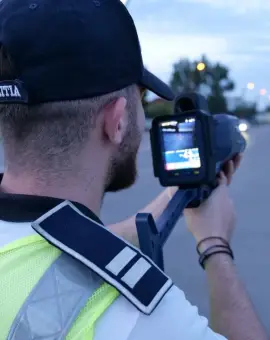 Foto Acţiune Blitz a poliţiştilor olteni. Doi şoferi, luaţi de radar cu peste 100 km/h