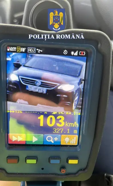 Foto Acţiune Blitz a poliţiştilor olteni. Doi şoferi, luaţi de radar cu peste 100 km/h