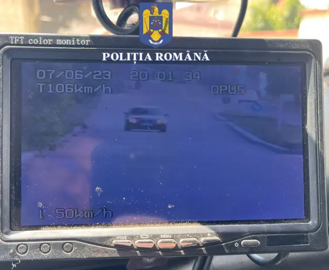 Foto Acţiune Blitz a poliţiştilor olteni. Doi şoferi, luaţi de radar cu peste 100 km/h