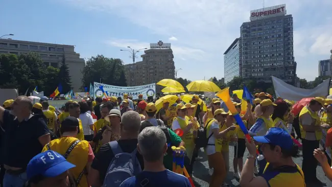 Foto Dascălii, un nou protest în Capitală. Peste 200 de profesori din Olt, prezenţi la miting (FOTO&VIDEO)
