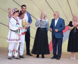 Foto Ceata de călușari din comuna Oporelu, câștigătoarea Festivalului Internațional de Folclor „Călușul Românesc”