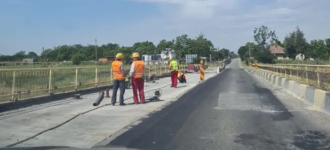 Foto Stadiul lucrărilor de pe DN 6, în judeţul Olt, este de 35% (FOTO)