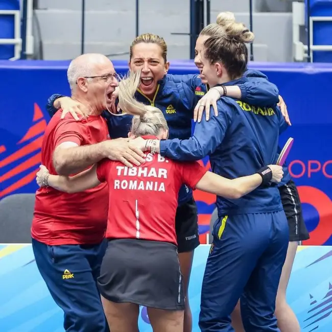 Foto Adina Diaconu, medalie de aur la Jocurile Europene alături de celelalte componente ale lotului naţional de tenis de masă