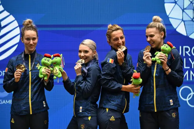 Foto Adina Diaconu, medalie de aur la Jocurile Europene alături de celelalte componente ale lotului naţional de tenis de masă