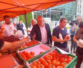 Foto Ministrul Agriculturii prezent la redeschiderea Pieţei Volante din Slatina (FOTO)