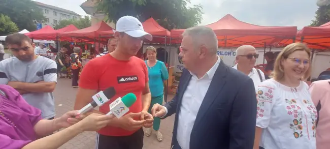 Foto Ministrul Agriculturii prezent la redeschiderea Pieţei Volante din Slatina (FOTO)