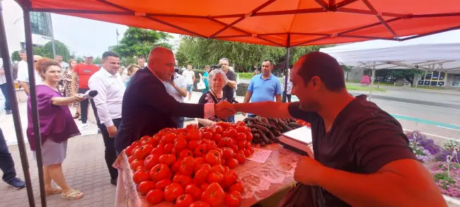 Foto Ministrul Agriculturii prezent la redeschiderea Pieţei Volante din Slatina (FOTO)