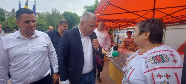 Foto Ministrul Agriculturii prezent la redeschiderea Pieţei Volante din Slatina (FOTO)