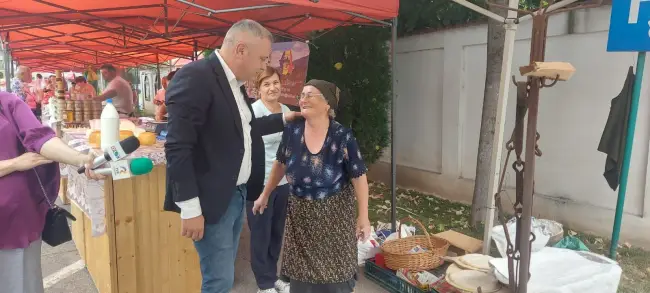 Foto Ministrul Agriculturii prezent la redeschiderea Pieţei Volante din Slatina (FOTO)