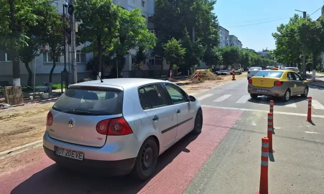 Foto Cum se circulă pe strada Ecaterina Teodoroiu din Slatina. CAO reabilitează reţeaua de distribuţie apă (FOTO)