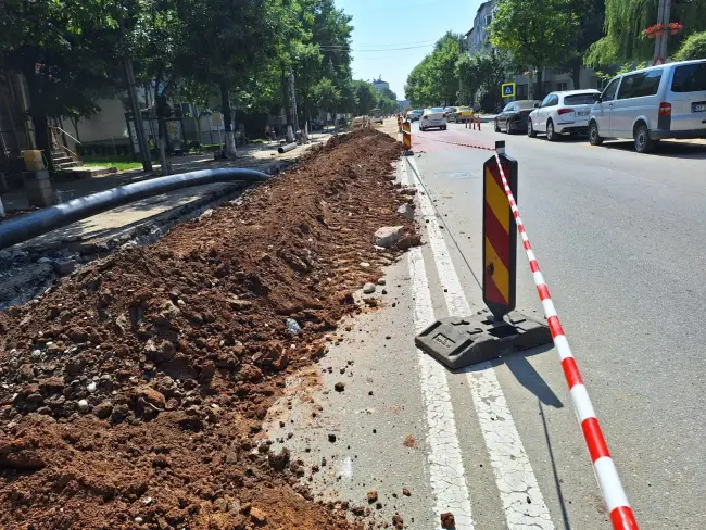 Foto Cum se circulă pe strada Ecaterina Teodoroiu din Slatina. CAO reabilitează reţeaua de distribuţie apă (FOTO)