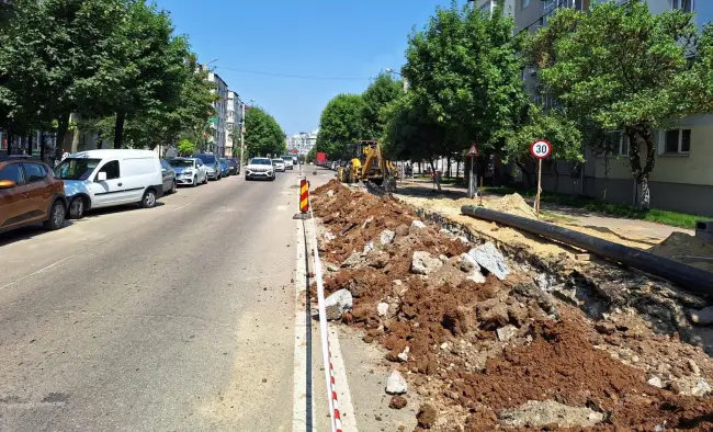 Foto Cum se circulă pe strada Ecaterina Teodoroiu din Slatina. CAO reabilitează reţeaua de distribuţie apă (FOTO)