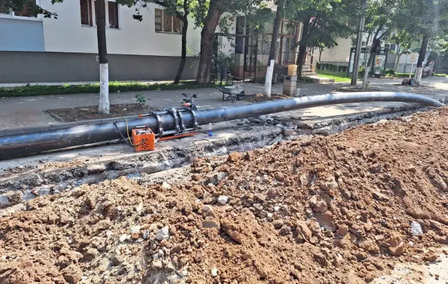 Foto Cum se circulă pe strada Ecaterina Teodoroiu din Slatina. CAO reabilitează reţeaua de distribuţie apă (FOTO)