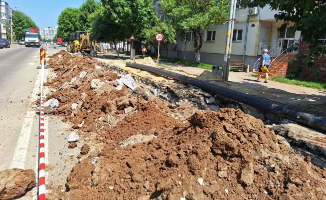 Foto Cum se circulă pe strada Ecaterina Teodoroiu din Slatina. CAO reabilitează reţeaua de distribuţie apă (FOTO)