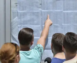Foto Un elev din Olt a intrat la liceu cu media 1,65. Un altul, cu media 1,75