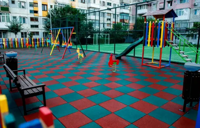Foto FOTO. Cătălin Rotea redeschide un loc de joacă din Balş: Aștept solicitări și sugestii pentru a identifica noi zone în care este nevoie de noi locuri de joacă