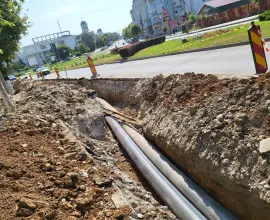 Foto FOTO. Lucrări pe Bulevardul A.I. Cuza (Gară - Prefectura Olt), pentru reabilitarea reţelei de apă. Circulaţia se desfăşoară pe o singură bandă